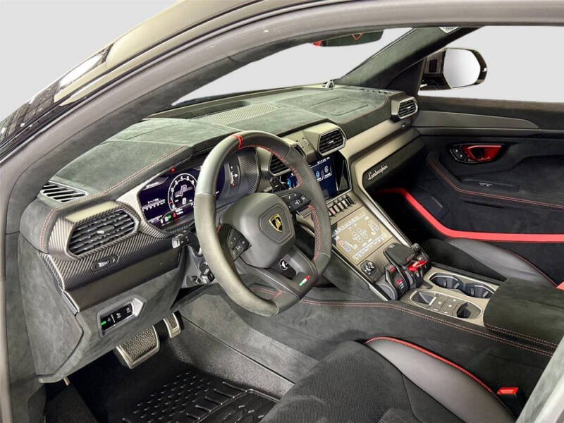 2023 Lamborghini Urus Performante