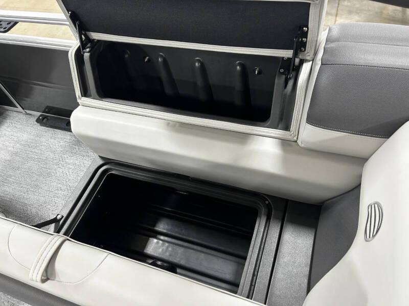 2026 Sun Tracker FISH BARGE 22 XP3