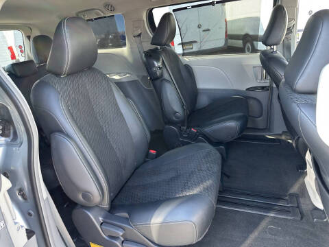 2014 Toyota Sienna SE 8-Passenger
