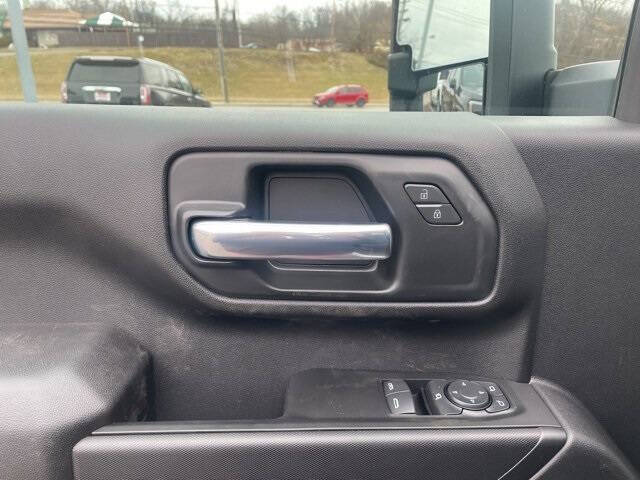 2025 GMC Sierra 2500HD Pro