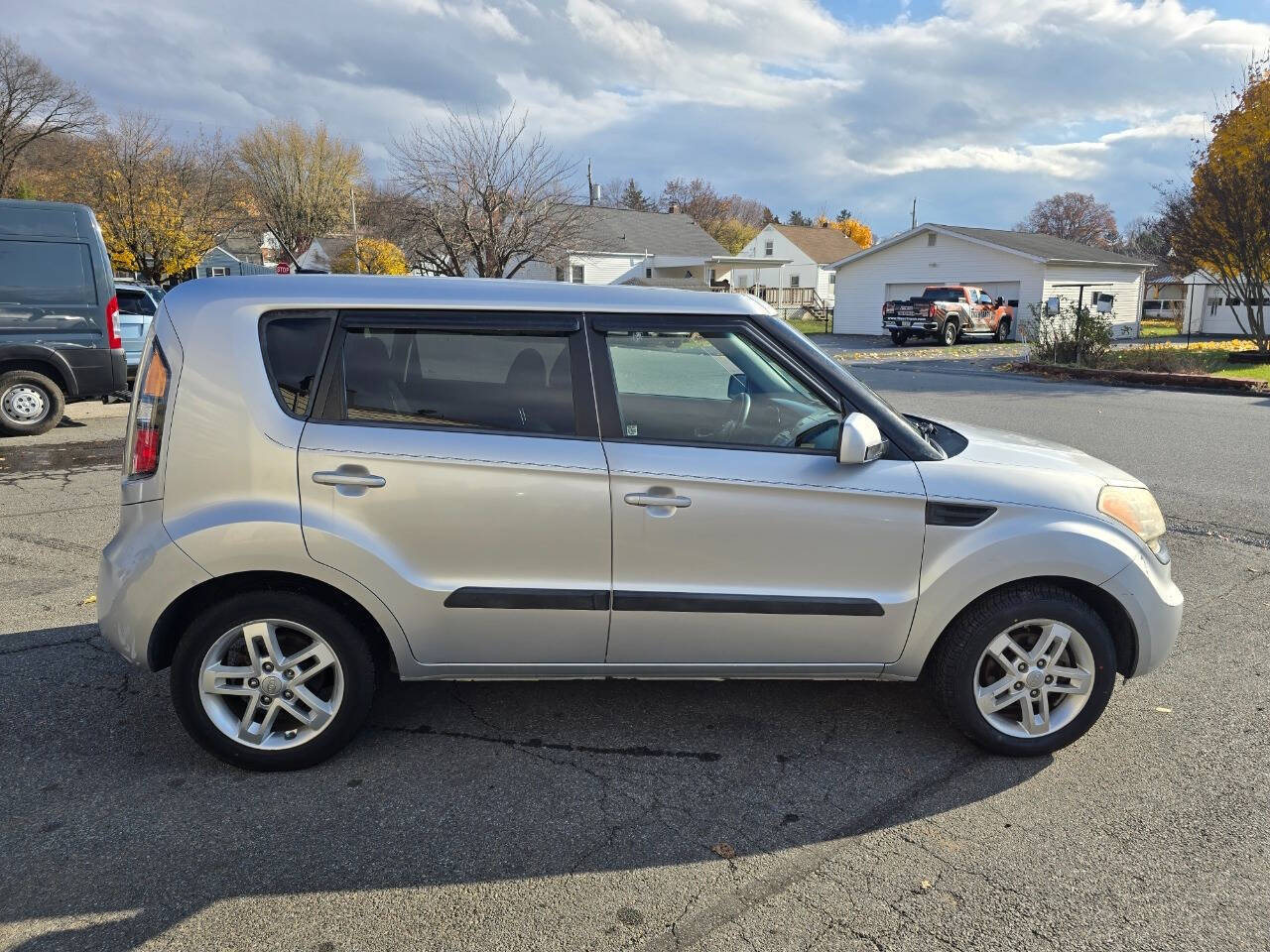 2011 Kia Soul for sale at QUEENSGATE AUTO SALES in York, PA