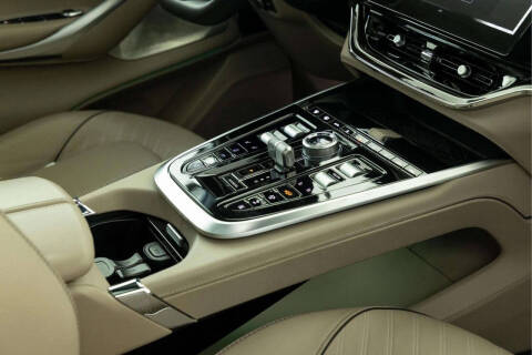 2025 Aston Martin DBX 707