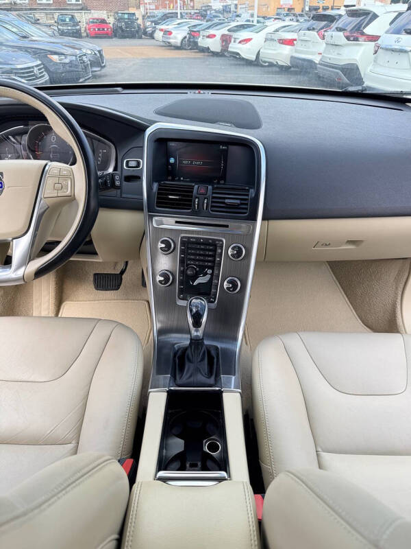 2016 Volvo XC60 T5 Drive-E Platinum