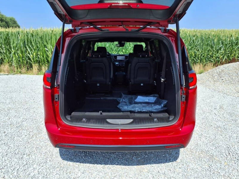 2025 Chrysler Pacifica Select