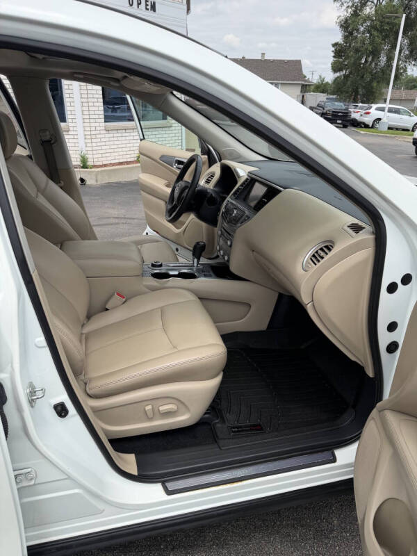 2017 Nissan Pathfinder SL