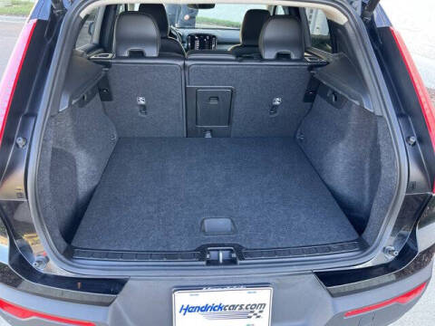 2025 Volvo XC40 B5 Core Bright Theme