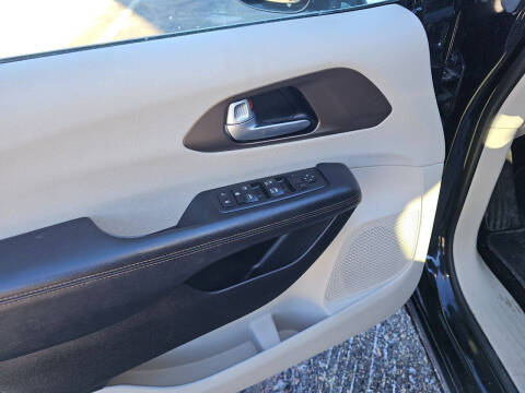 2017 Chrysler Pacifica Touring-L