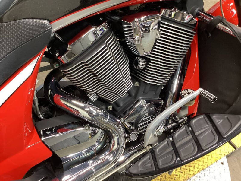 2016 Victory Magnum Black Crystal ove