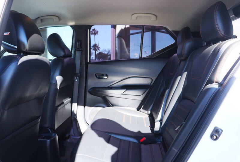 2020 Nissan Kicks SR