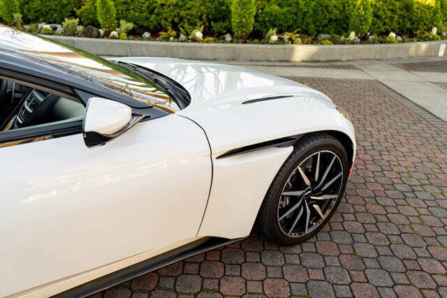 2019 Aston Martin DB11 9