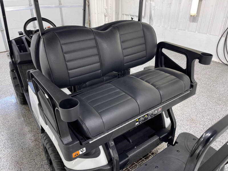 2025 E-Z-GO Express S4 Gas