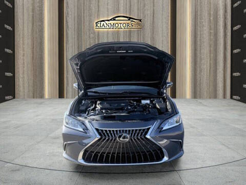 2025 Lexus ES 300h F SPORT Design