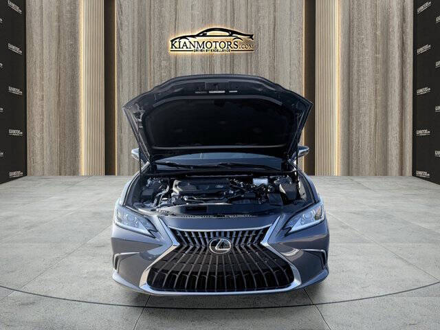 2025 Lexus ES 300h F SPORT Design