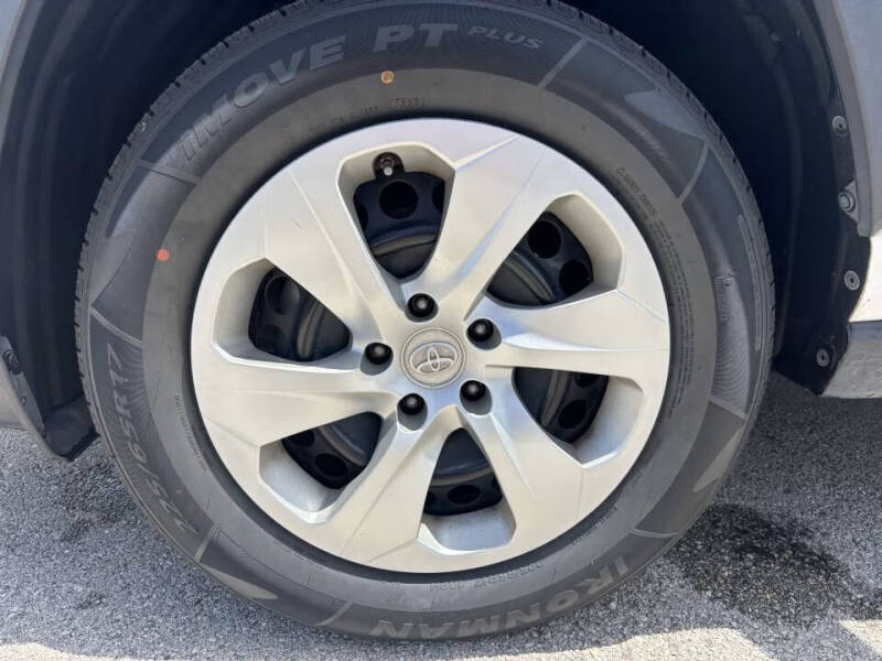 2021 Toyota RAV4 LE