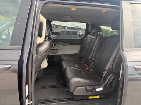 2022 Kia Carnival LX