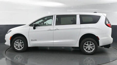 2025 Chrysler Voyager LX