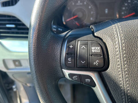 2017 Toyota Sienna LE 8-Passenger