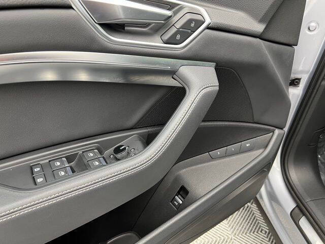 2022 Audi e-tron quattro Premium