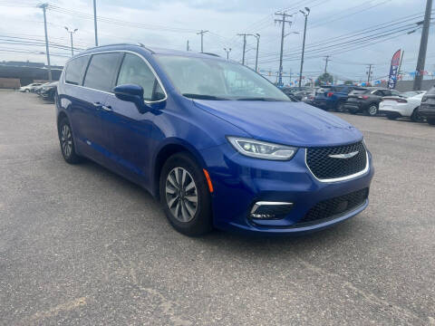 2021 Chrysler Pacifica Hybrid for sale at M-97 Auto Dealer in Roseville MI