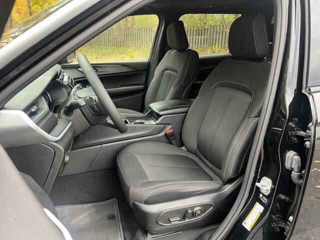 2024 Jeep Grand Cherokee L Laredo