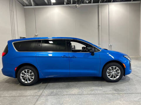 2027 Chrysler Pacifica Select