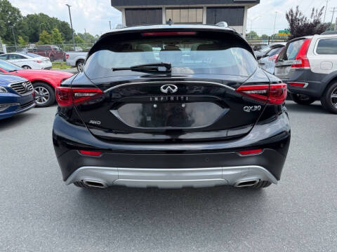 2017 Infiniti QX30 Premium