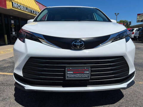 2026 Toyota Sienna LE 8-Passenger