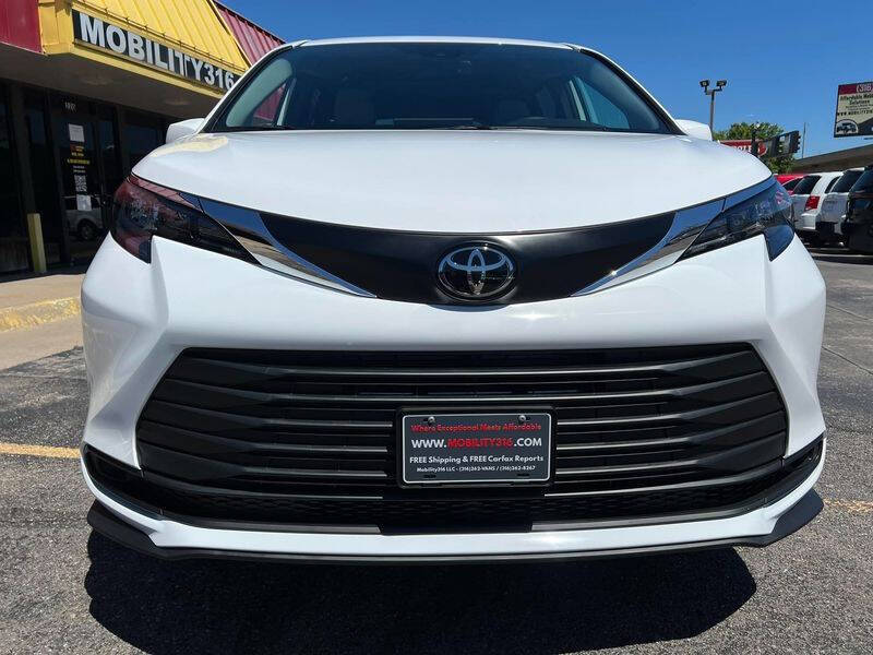 2026 Toyota Sienna LE 8-Passenger