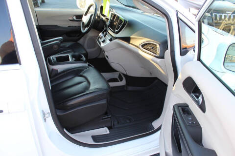 2022 Chrysler Pacifica Touring L