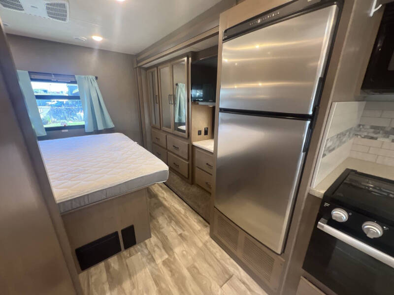 2021 Thor Motor Coach Hurricane