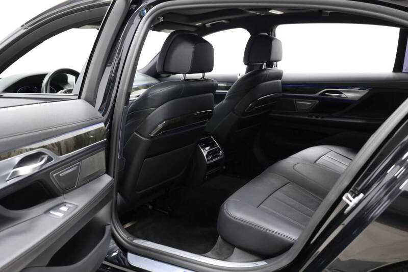 2021 BMW 7 Series 740i