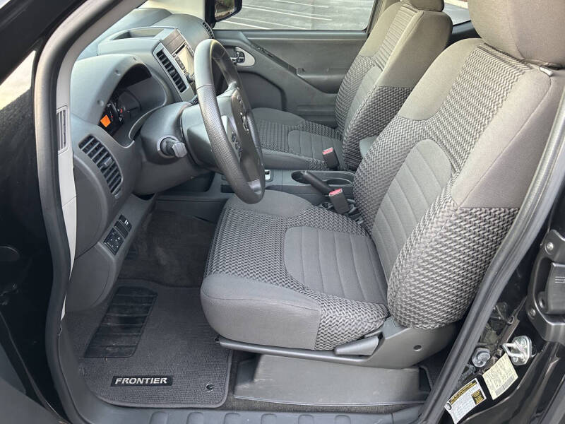 2017 Nissan Frontier SV