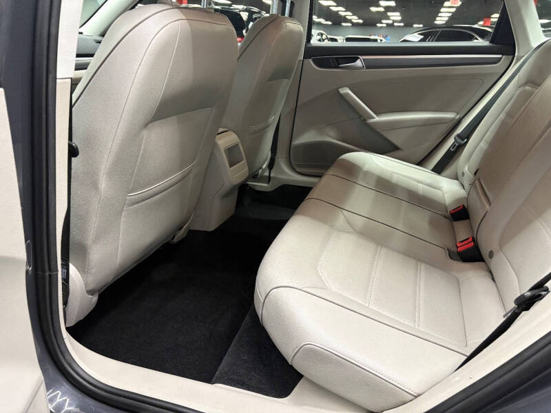 2017 Volkswagen Passat 1.8T R-Line