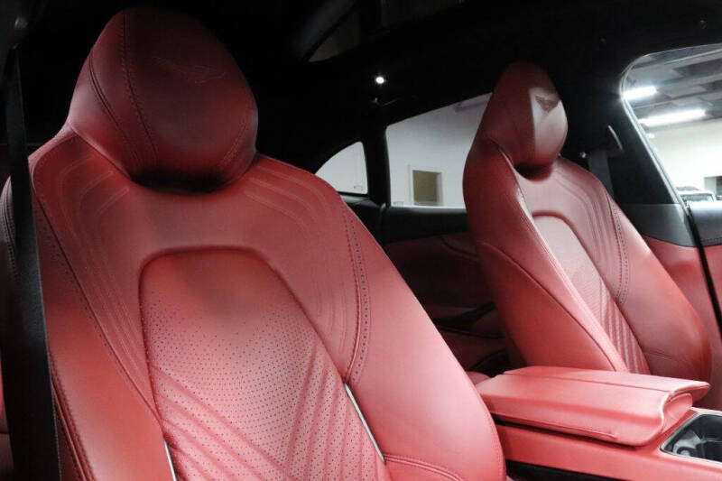 2021 Aston Martin DBX