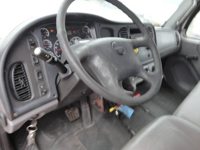 2008 Freightliner M2 106