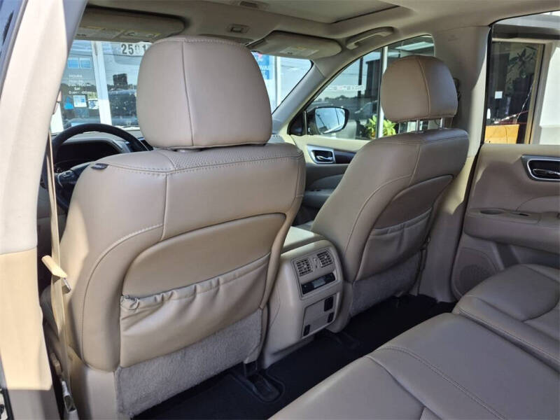 2017 Nissan Pathfinder Platinum