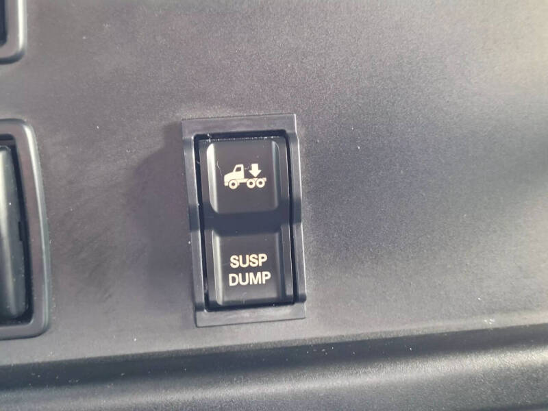 2025 Freightliner M2 106