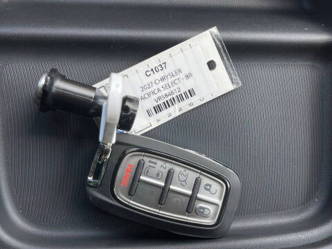 2027 Chrysler Pacifica Select