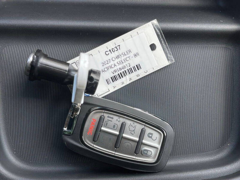 2027 Chrysler Pacifica Select