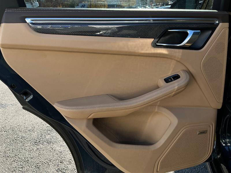 2016 Porsche Macan Turbo