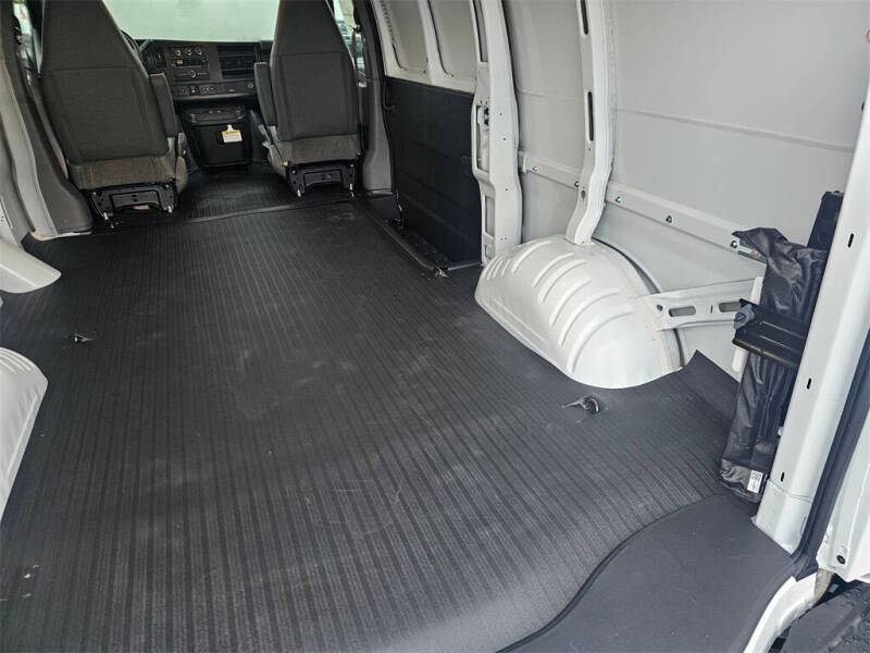 2025 Chevrolet Express 3500