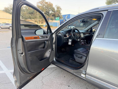 2014 Volkswagen Touareg V6 Sport