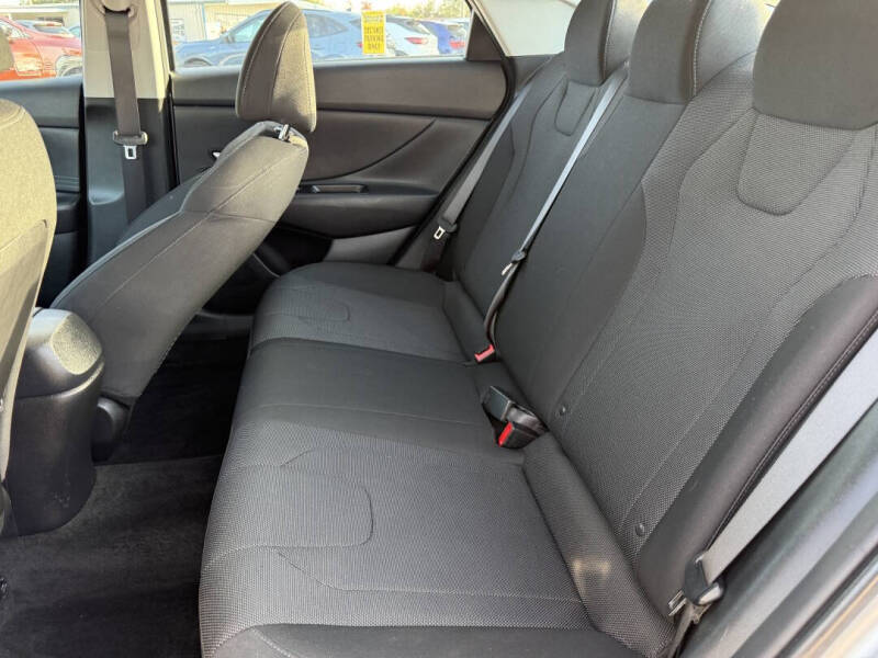 2022 Hyundai Elantra SE