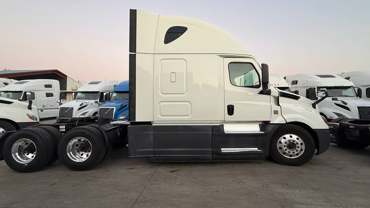 2019 Freightliner Cascadia for sale at KING TRUCK TRAILER SALES in Bakersfield, CA