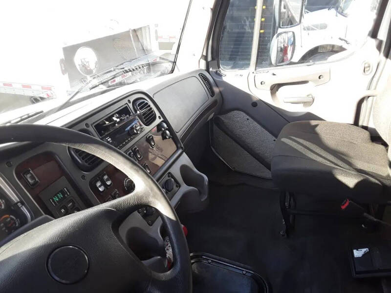 2021 Freightliner M2 106