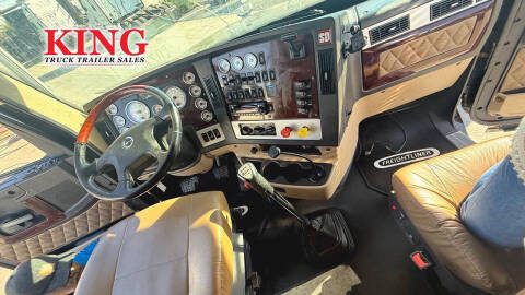 2022 Freightliner Coronado 122 SD