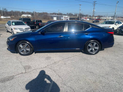 2019 Nissan Altima for sale at M&R Auto Sales Inc in Bowling Green KY