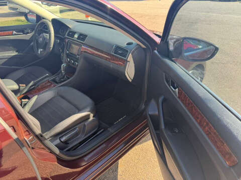 2012 Volkswagen Passat SEL