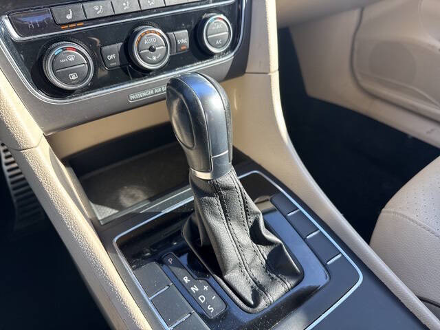 2017 Volkswagen Passat 1.8T R-Line