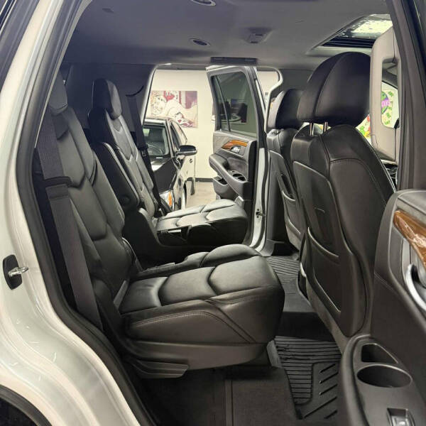 2017 Cadillac Escalade Luxury